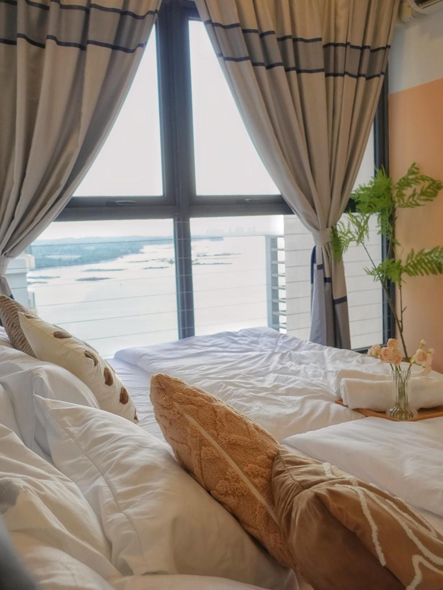 Amberside Danga Bay Sea View 3r3b 10pax *