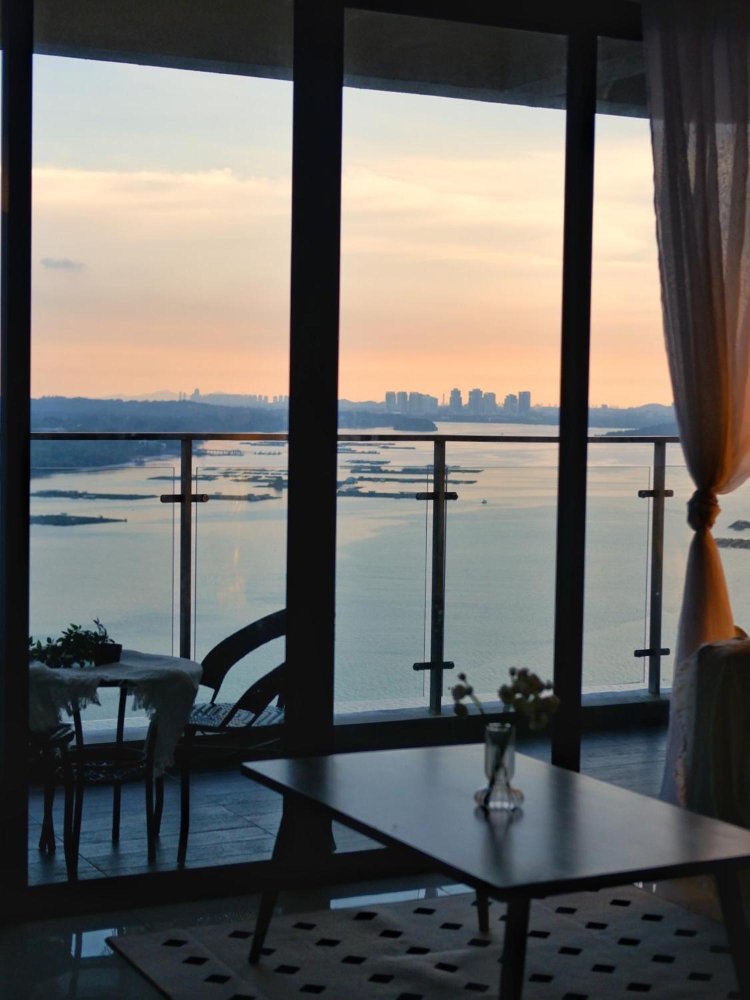 Amberside Danga Bay Sea View 3r3b 10pax *