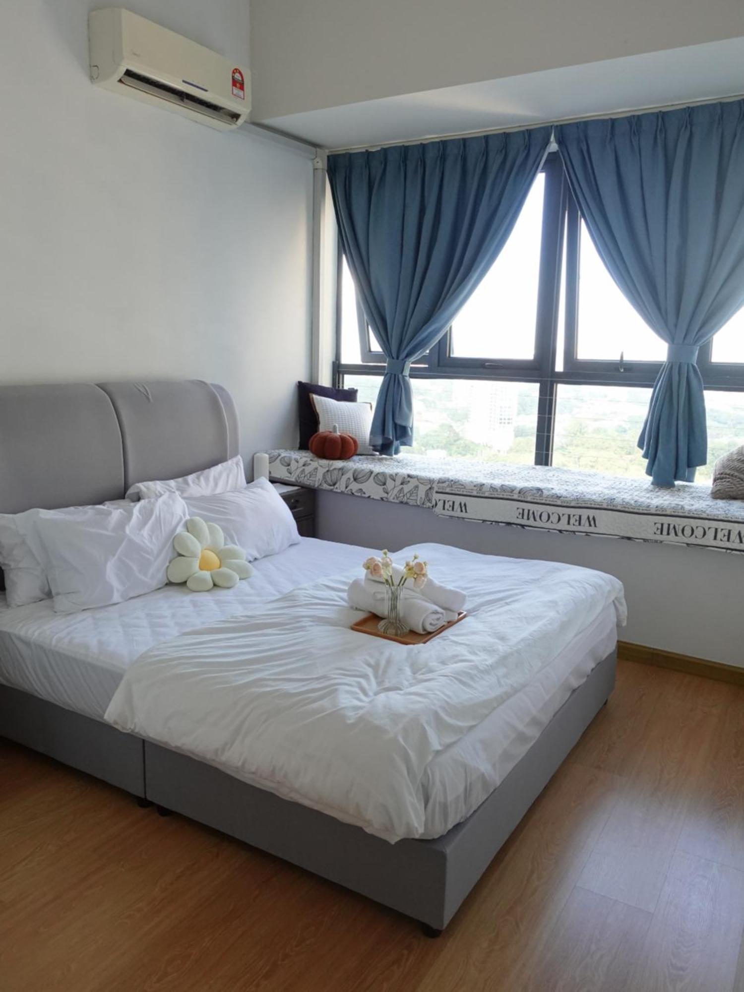 Amberside Danga Bay Sea View 3r3b 10pax Apartment