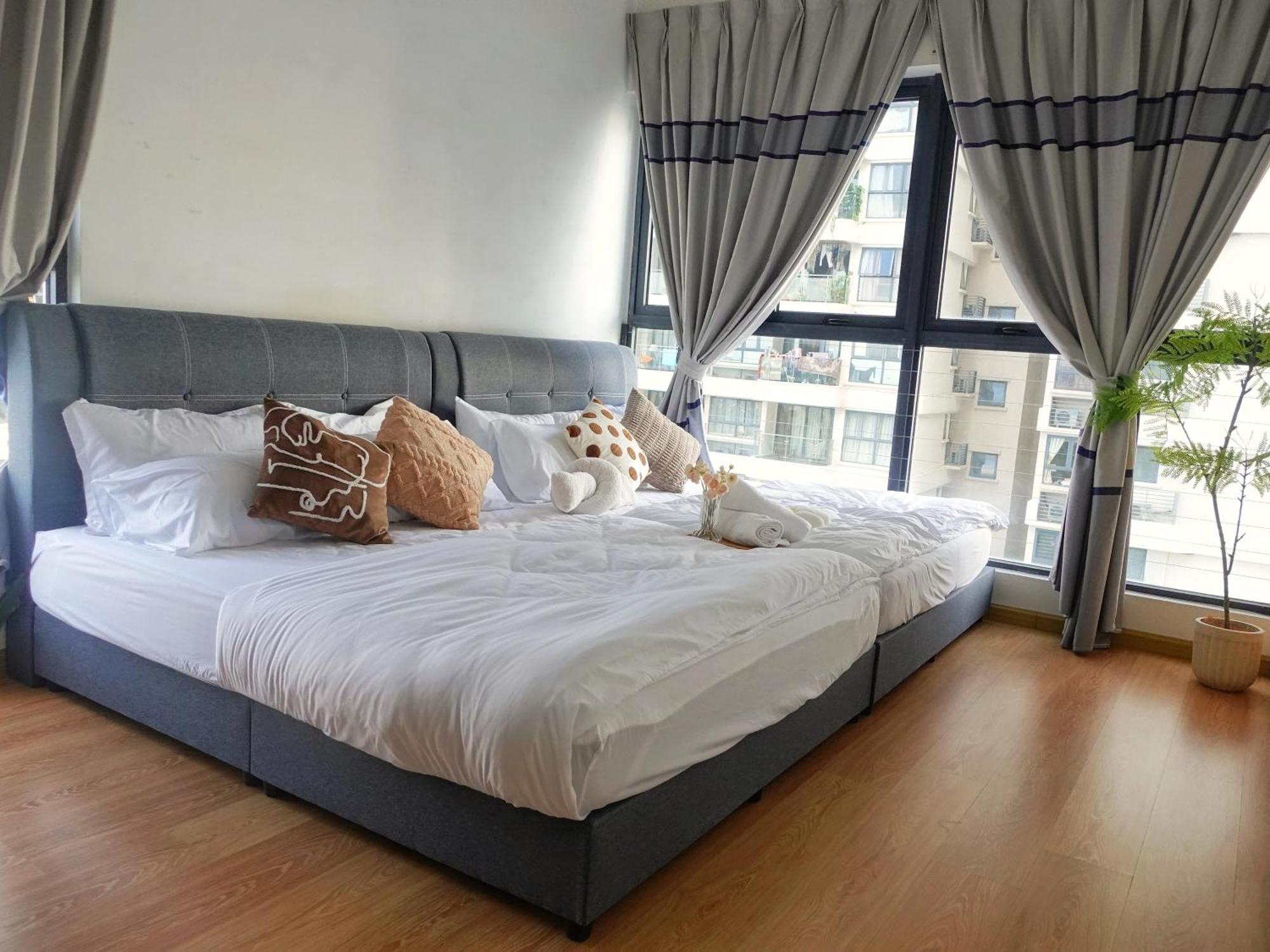 Amberside Danga Bay Sea View 3r3b 10pax Apartment
